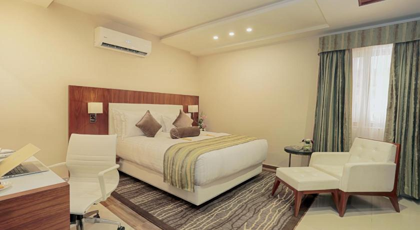Avari Xpress Faisalabad 17/60