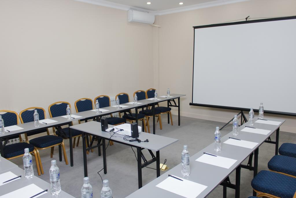 Madison Ave Hotel Bishkek 13/39