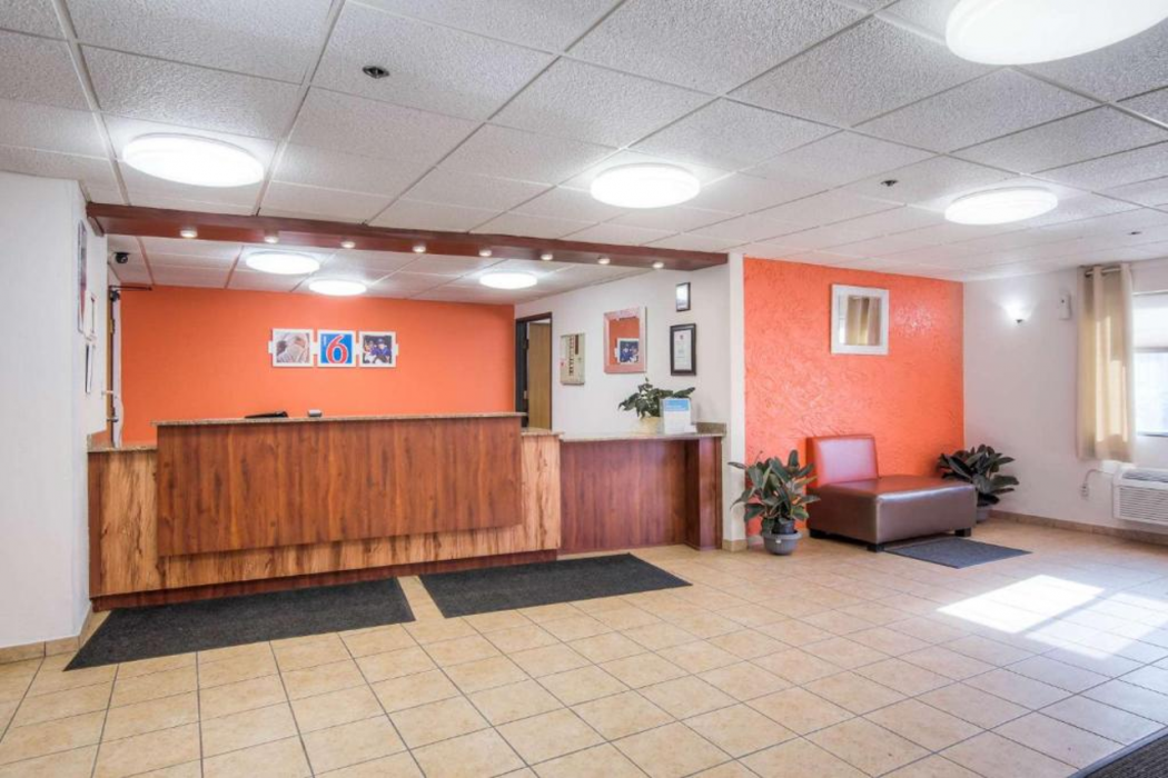 Motel6 Bridgeview, IL 6/64