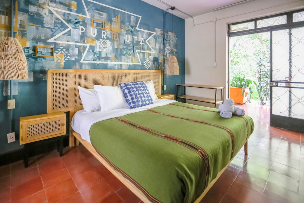 Socialtel Atitlan Guatemala 10/60