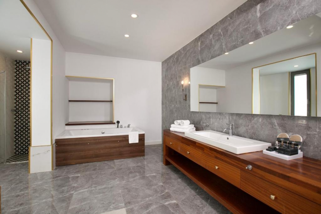 REO Hotel & Spa 14/69