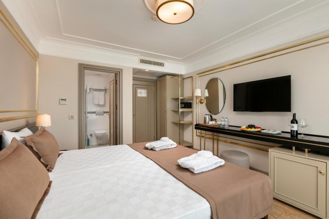 REO Hotel & Spa 12/69