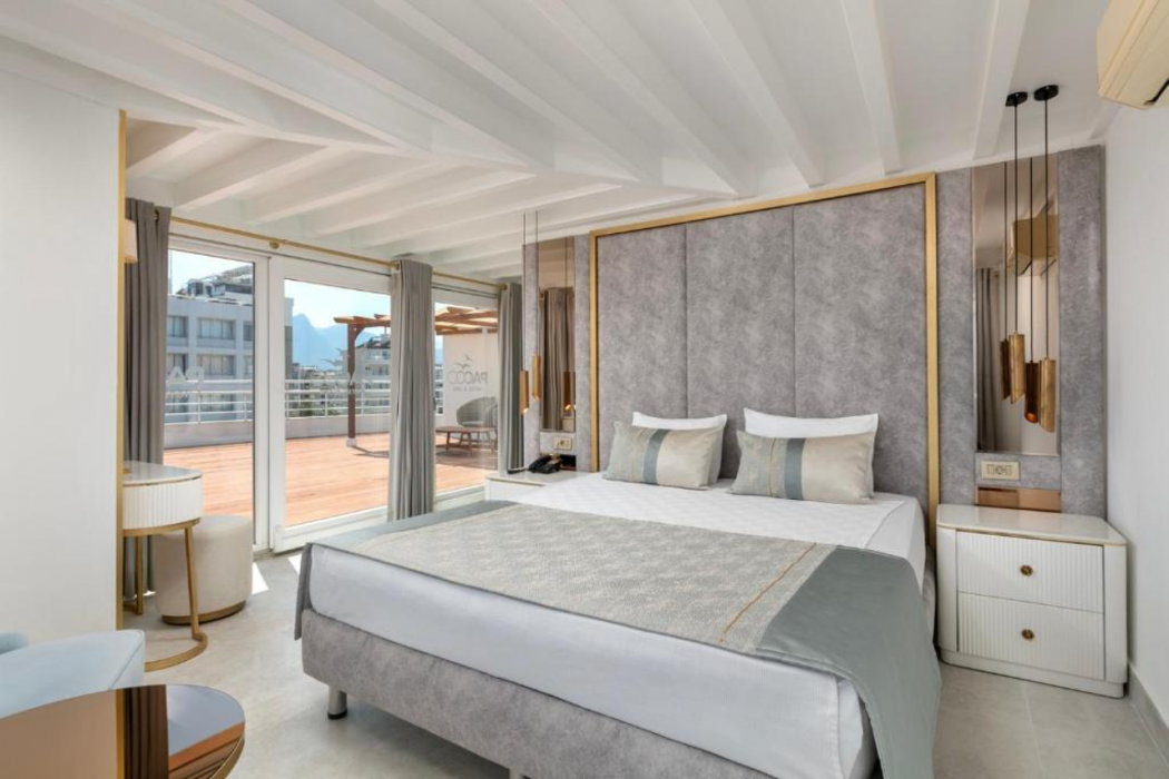 REO Hotel & Spa 11/69