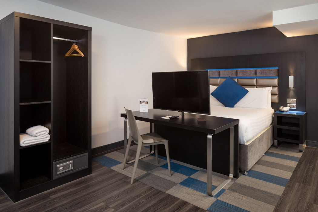 Roomzzz Chester City 47/77