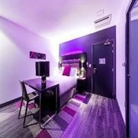 Roomzzz Chester City 17/77