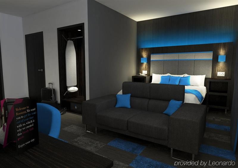 Roomzzz Chester City 33/77