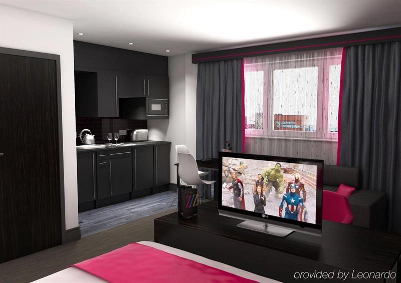 Roomzzz Chester City 35/77