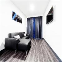 Roomzzz Chester City 24/77