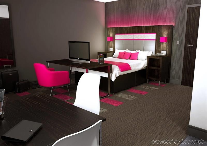 Roomzzz Chester City 32/77