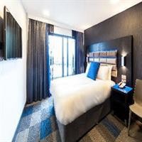Roomzzz Chester City 14/77
