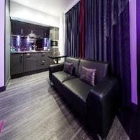 Roomzzz Chester City 13/77