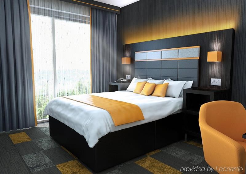 Roomzzz Chester City 37/77