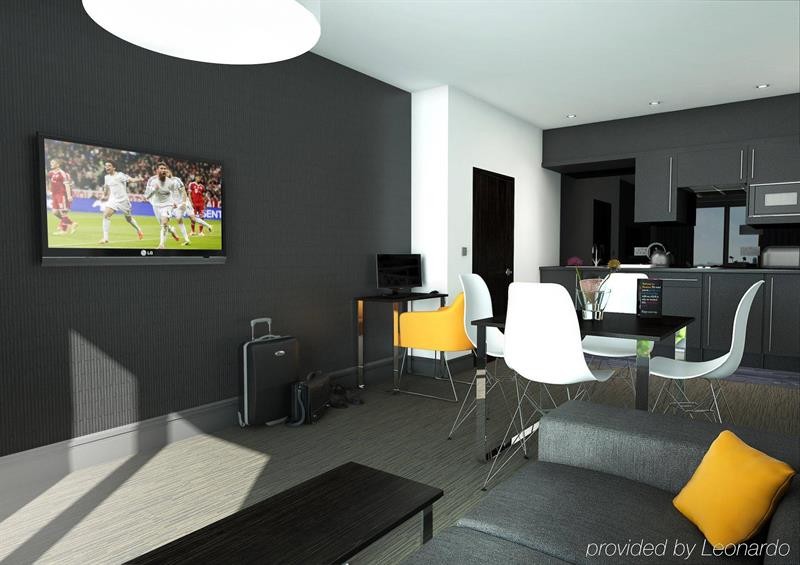 Roomzzz Chester City 39/77