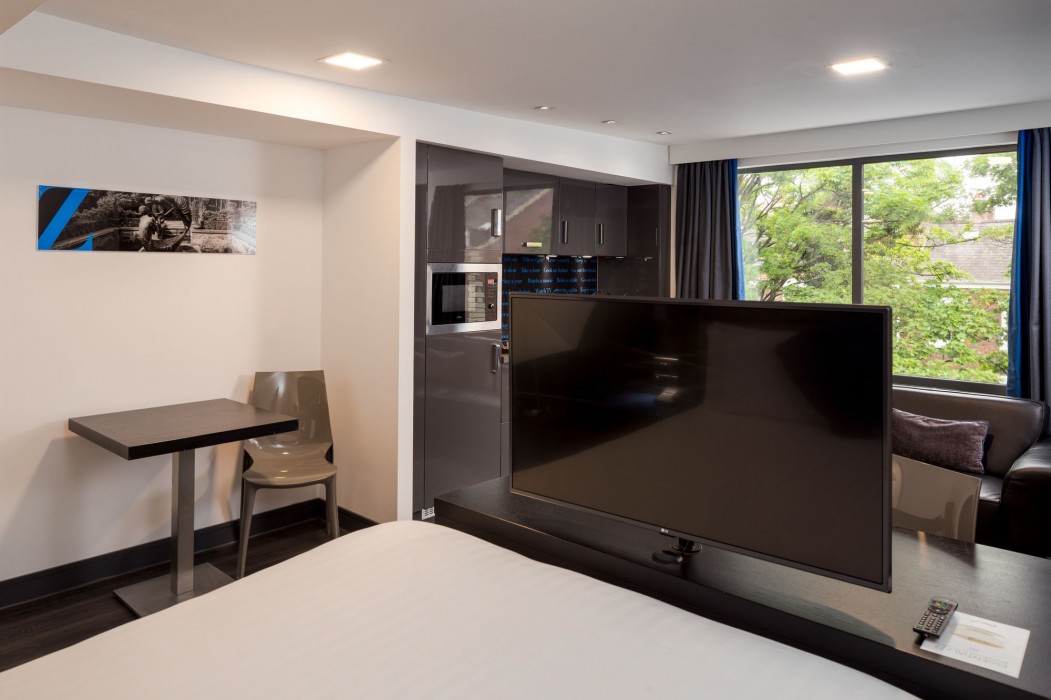 Roomzzz Chester City 55/77