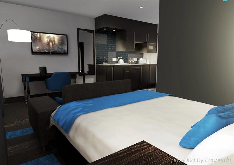 Roomzzz Chester City 41/77