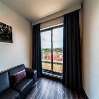 Roomzzz Chester City 16/77