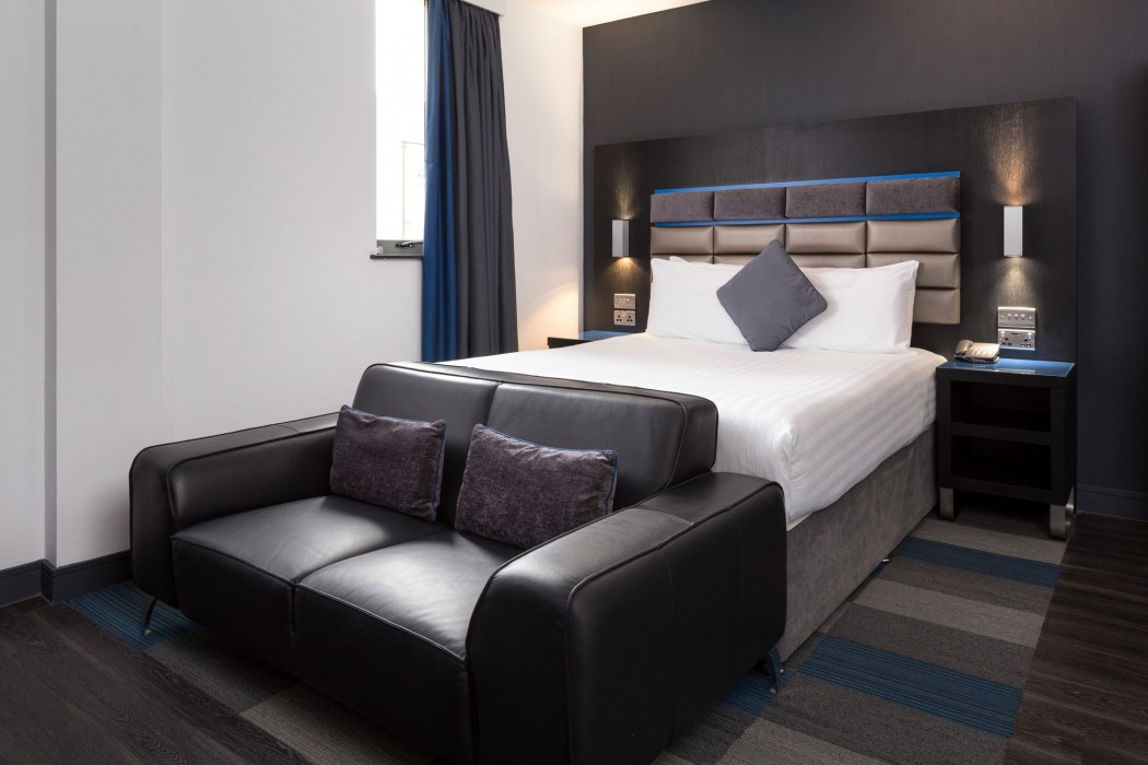 Roomzzz Chester City 57/77