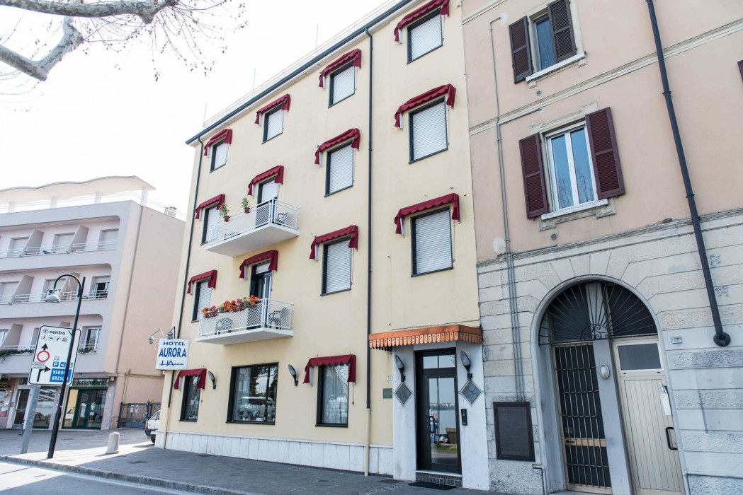 Hotel Aurora 32/74