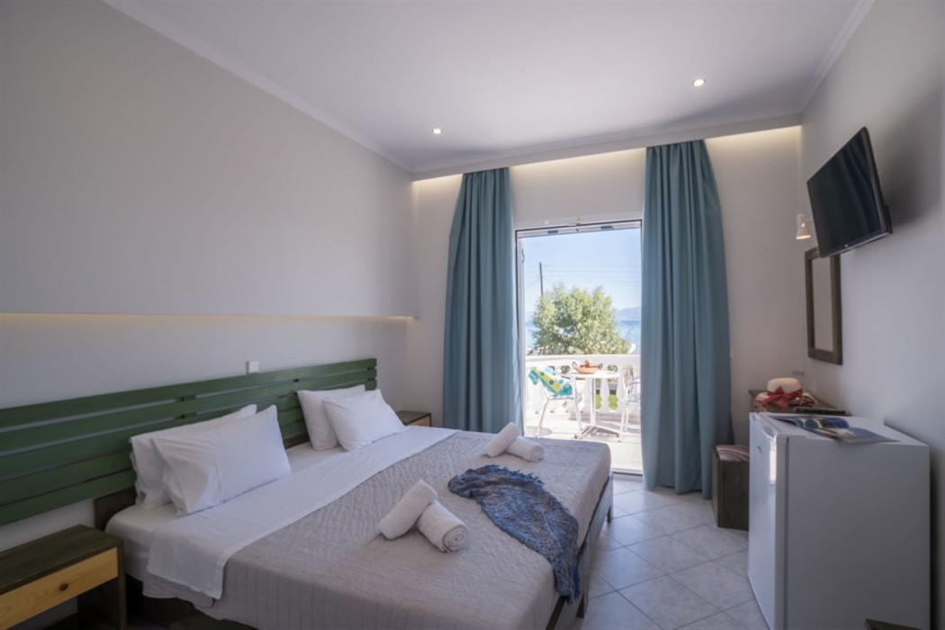 Christina Hotel Petriti 8/16