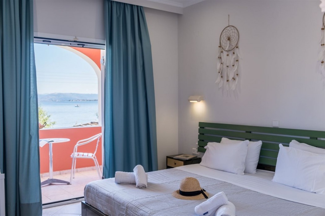 Christina Hotel Petriti 13/16