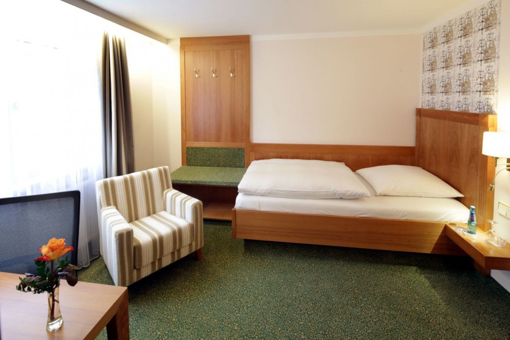 Hotel Bayerischer Hof. 12/31