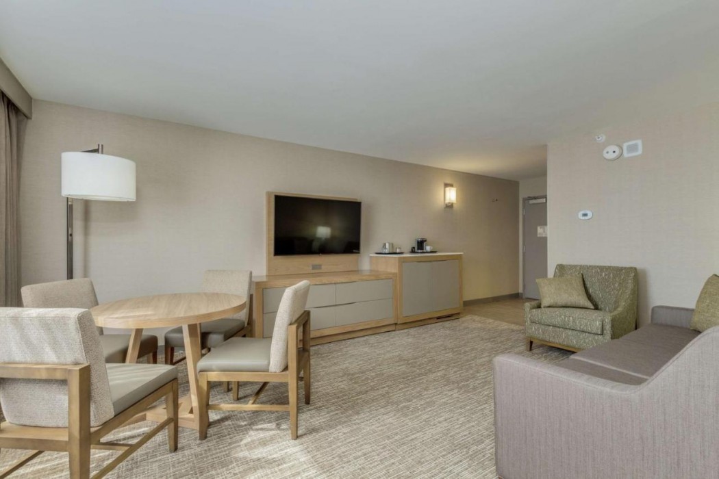DoubleTree by Hilton Phoenix Chandler 12/36