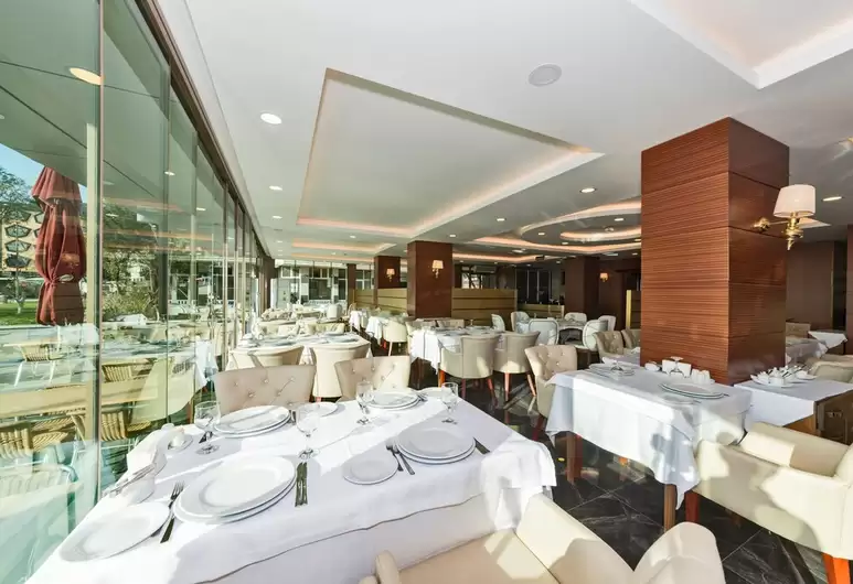 Cevheri S Hotel 23/53