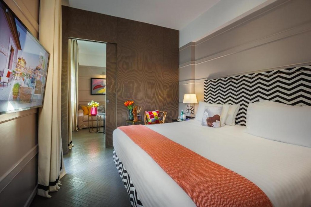 Singer Palace Hotel 15/45