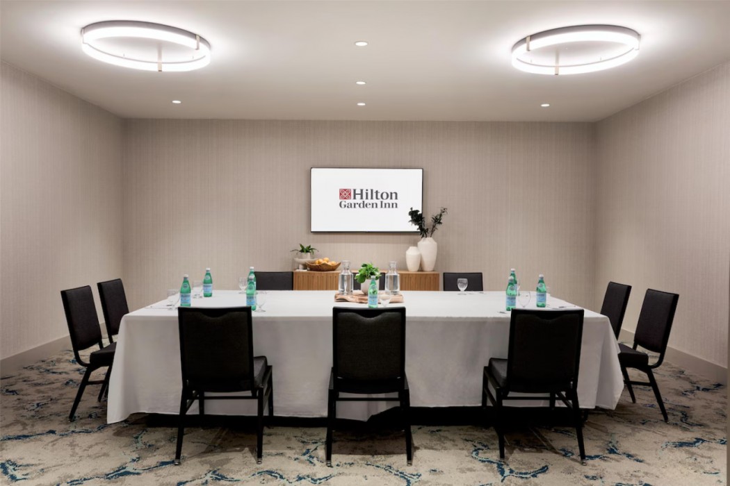Hilton Garden Inn LAX Los Angeles Airport 37/60