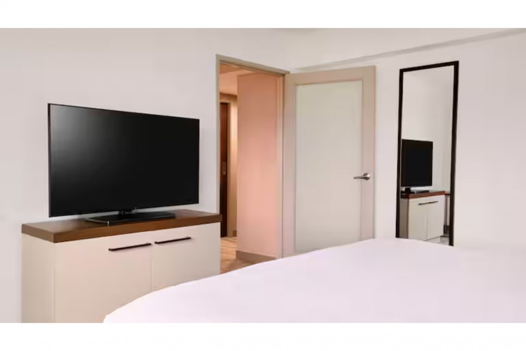 Hilton Garden Inn LAX Los Angeles Airport 26/60