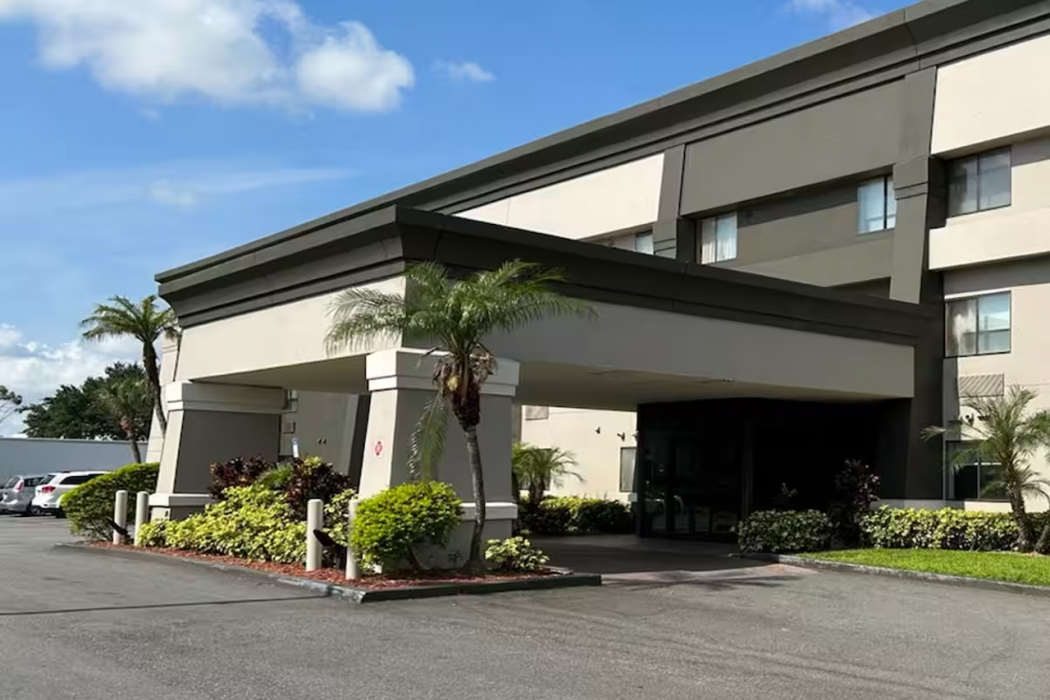 Baymont by Wyndham Orlando South 1/17