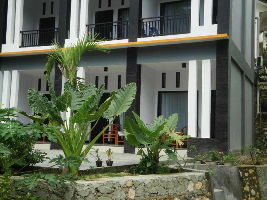 CF Komodo Hotel 3/36