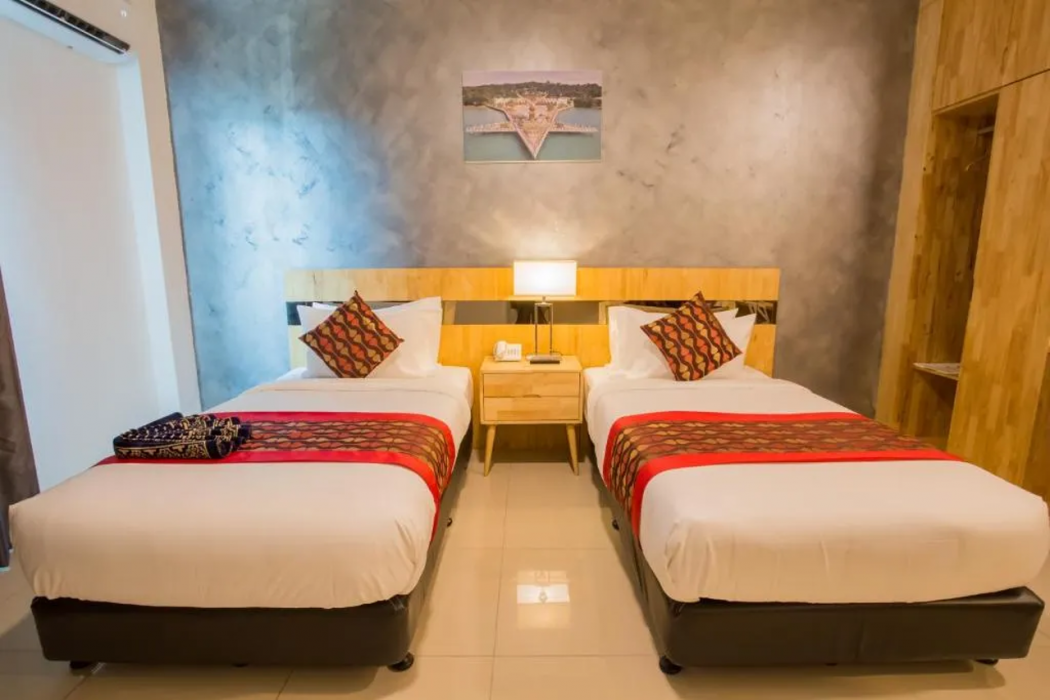 Hotel Adya Express 18/60