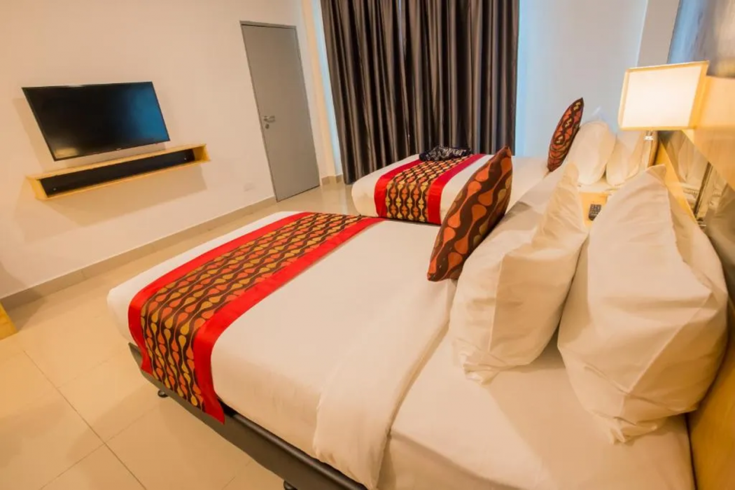Hotel Adya Express 19/60