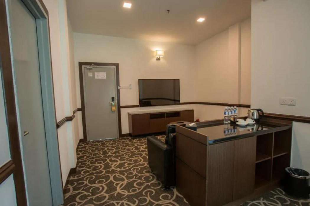 Hotel Adya Express 17/60