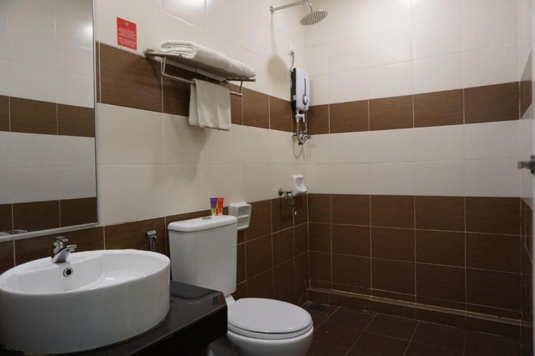 Hotel Adya Express 14/60