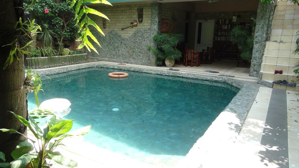 MB s Garden Inn 22/54
