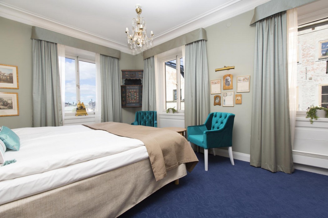 Lady Hamilton Hotel 22/73