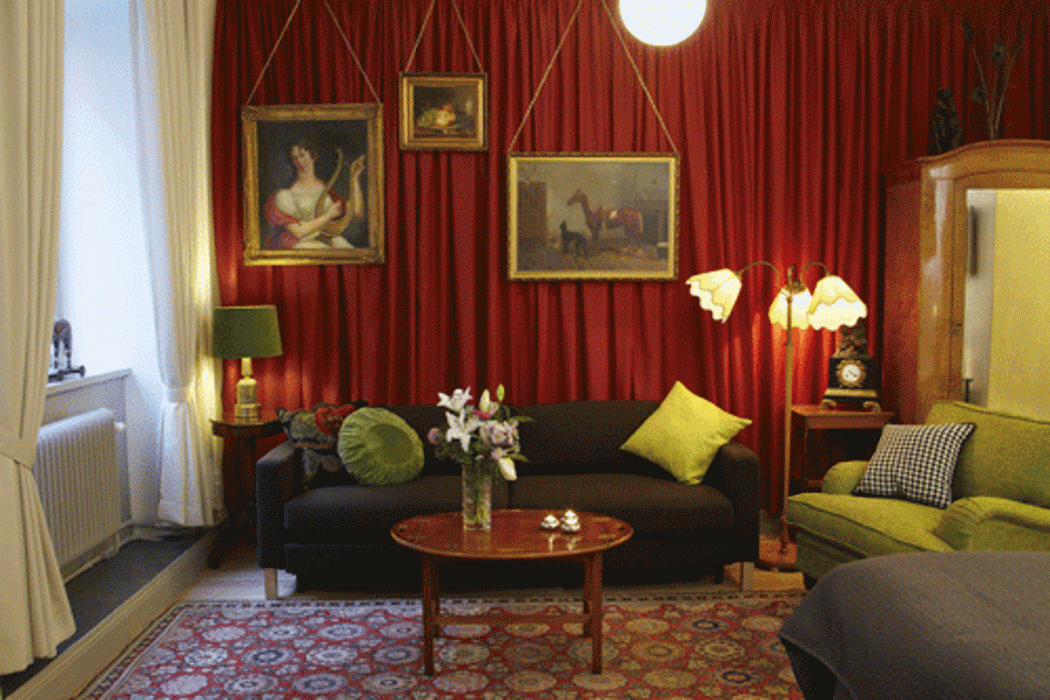 Lady Hamilton Hotel 29/73