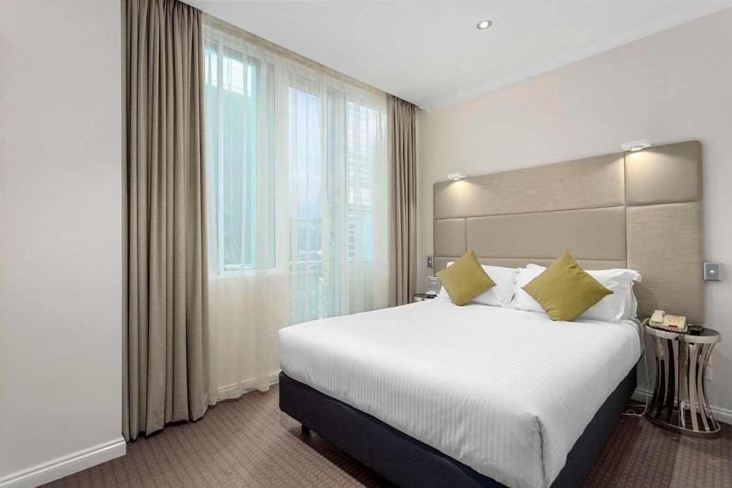 CLARION SUITES GATEWAY 11/44