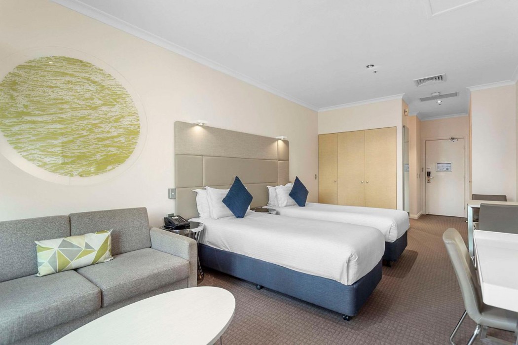 CLARION SUITES GATEWAY 9/44