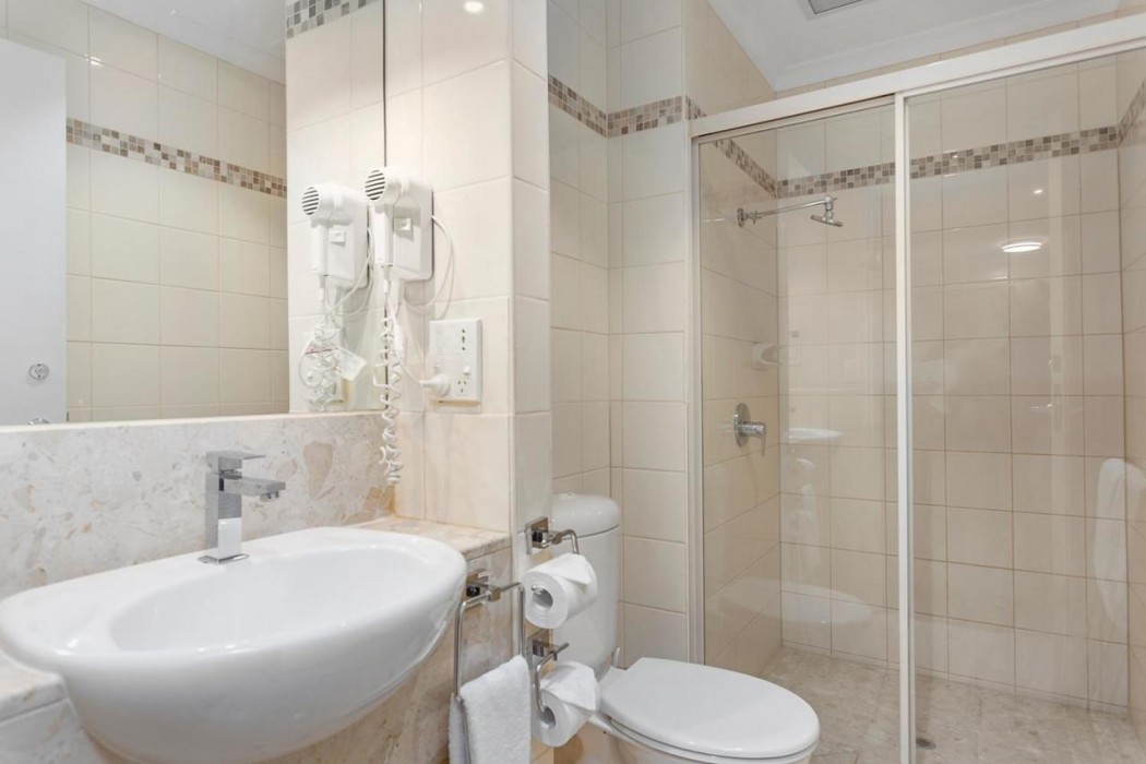 CLARION SUITES GATEWAY 19/44