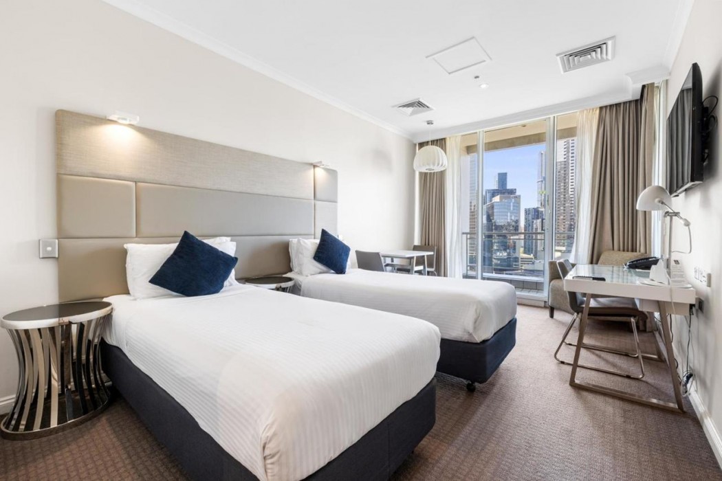 CLARION SUITES GATEWAY 8/44