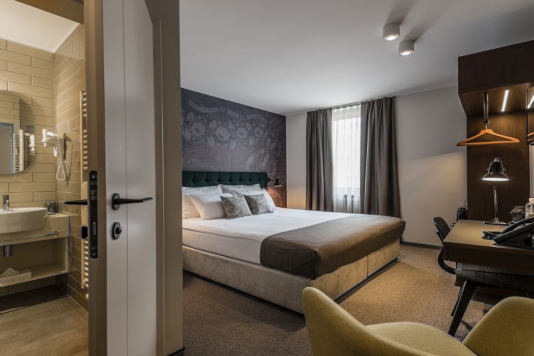 Hotel Mrak 8/94
