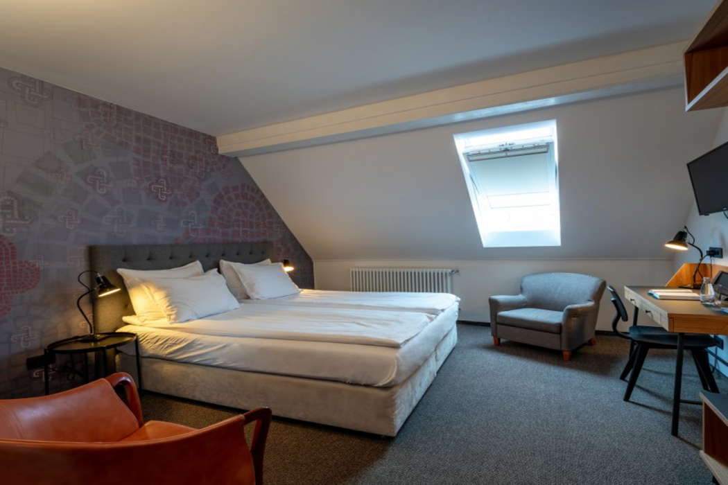 Hotel Mrak 9/94