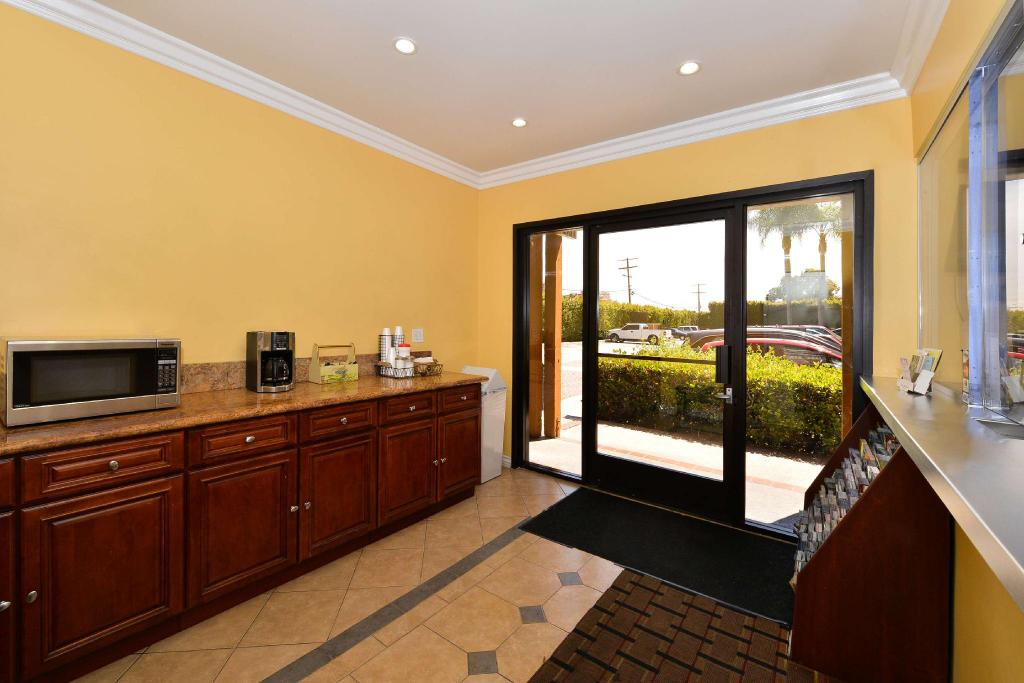 Americas Best Value Inn & Suites Los Angeles Downtown SW 8/15