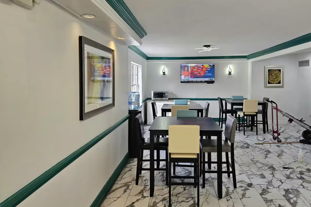 Quality Inn & Suites Metairie, LA 14/19