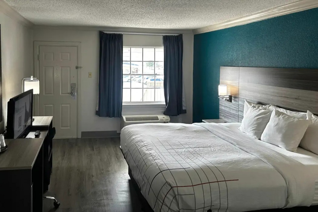 Quality Inn & Suites Metairie, LA 10/19