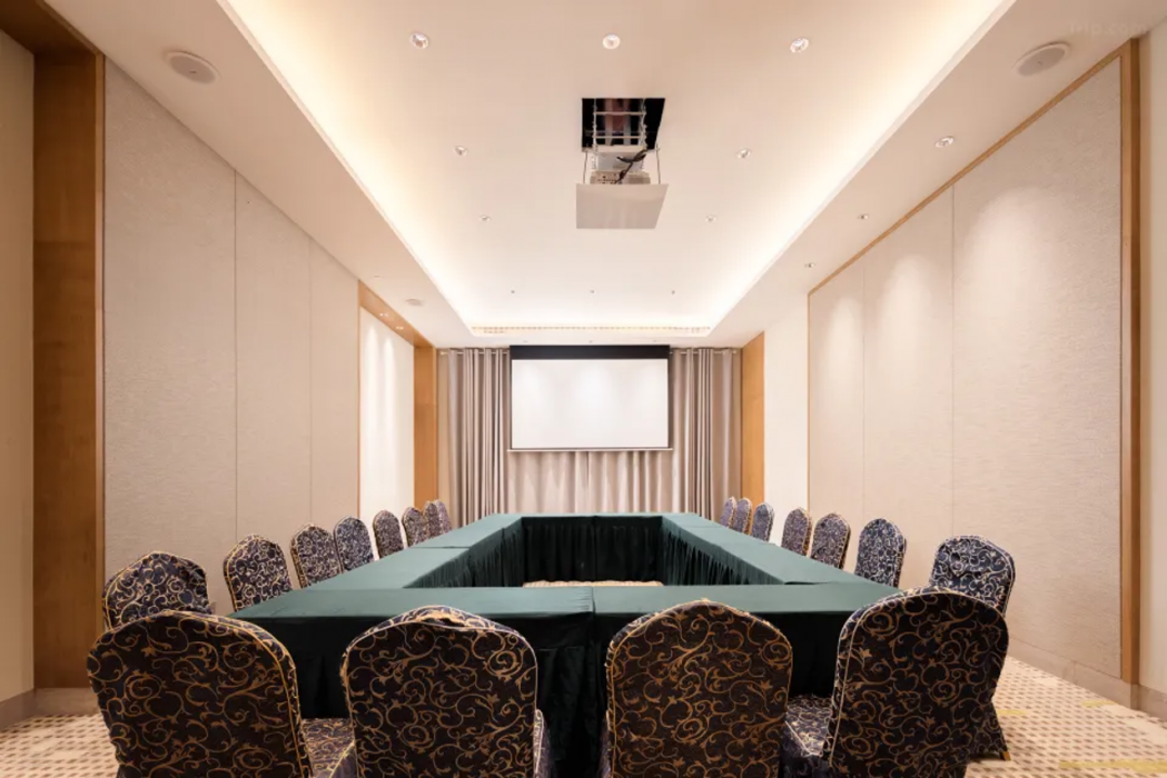 Vienna International Hotel (Baoting Center) 7/8