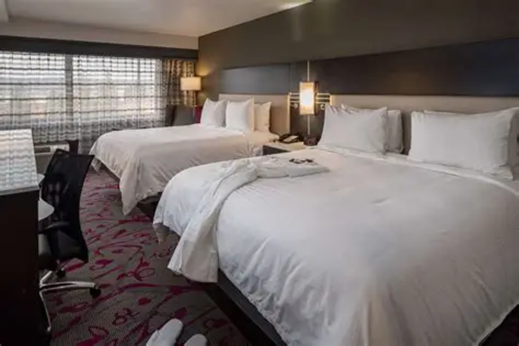 Radisson Hotel Oakland Airport 12/63